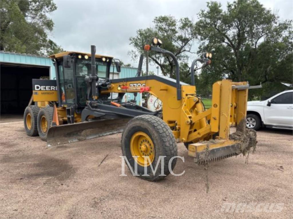 John Deere 770G Greiderid