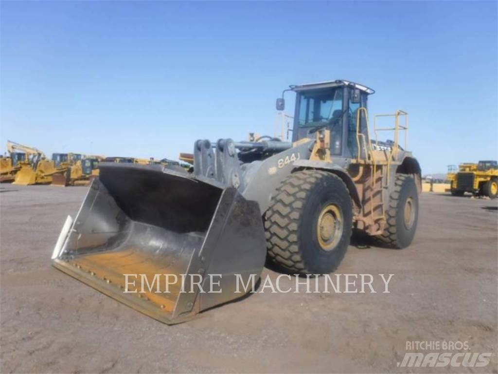 John Deere 844J Rataslaadurid