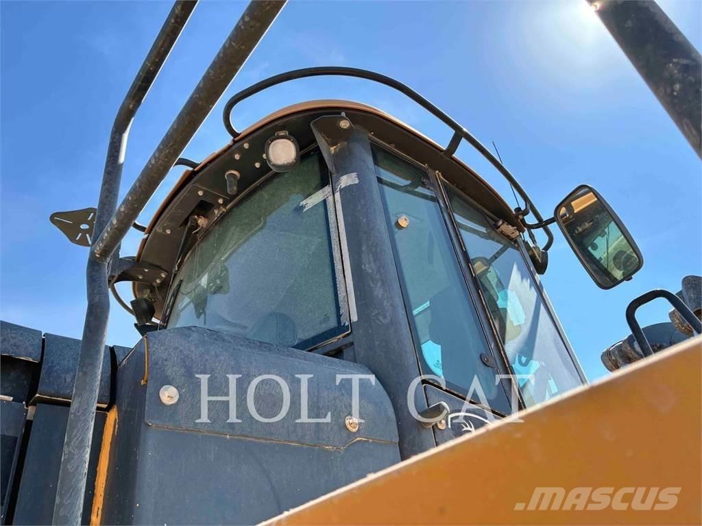 John Deere 844K III Rataslaadurid