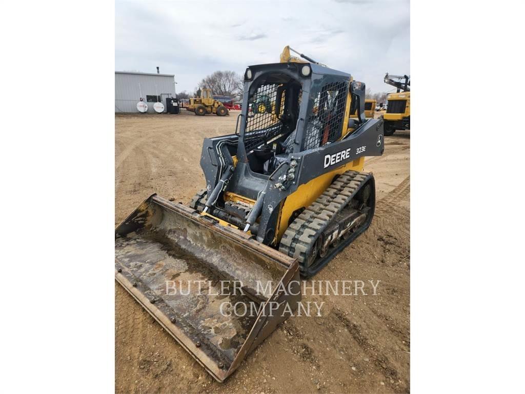 John Deere & CO. 323E Roomiklaadurid