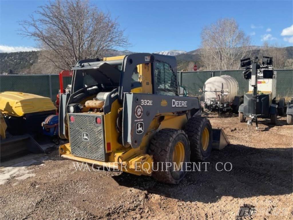 John Deere & CO. 332E Kompaktlaadurid