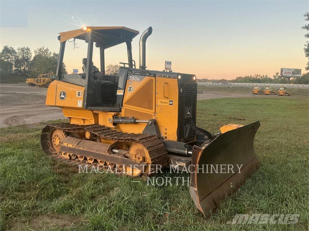 John Deere & CO. 550 Buldooserid