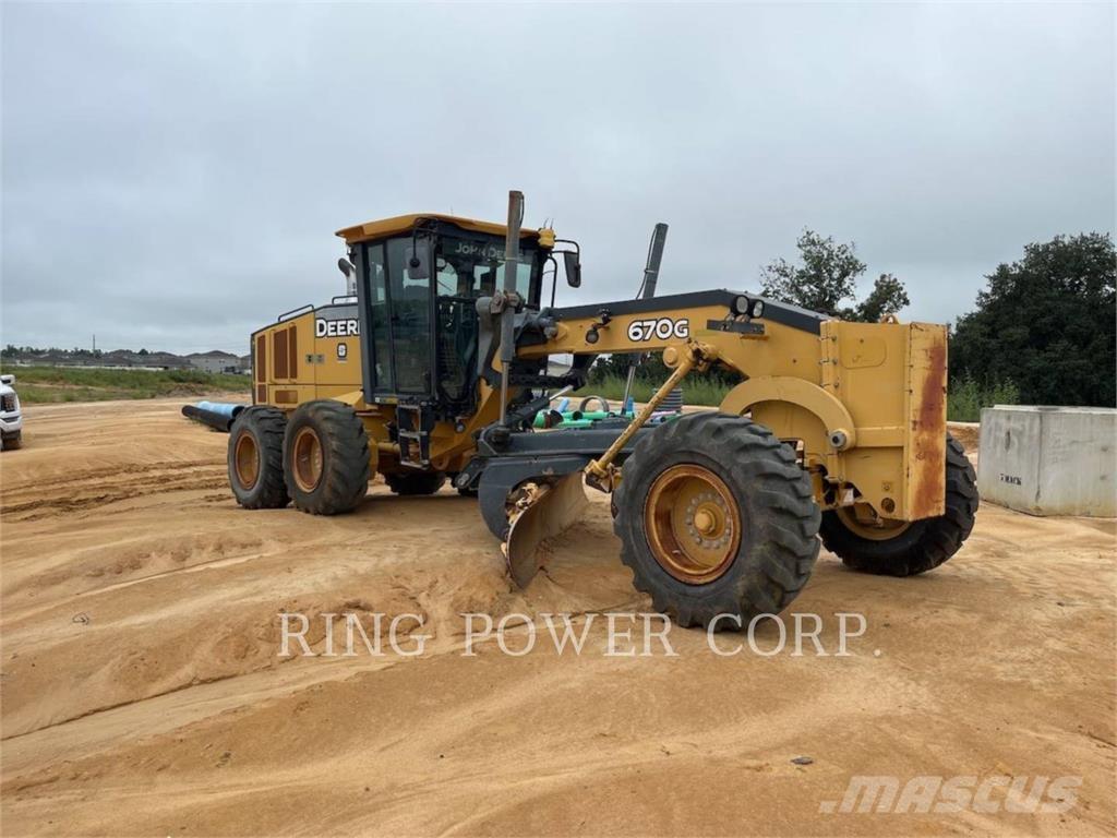 John Deere & CO. 670G Greiderid