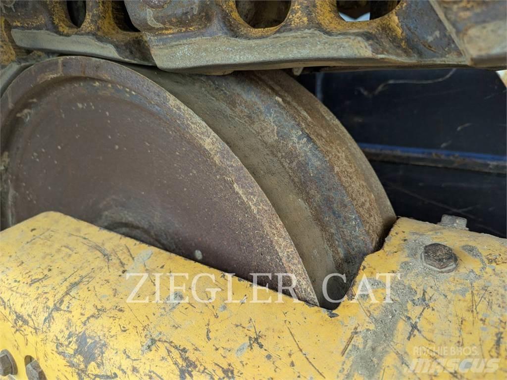 John Deere & CO. 700K Buldooserid