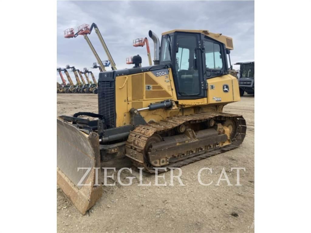 John Deere & CO. 700K Buldooserid