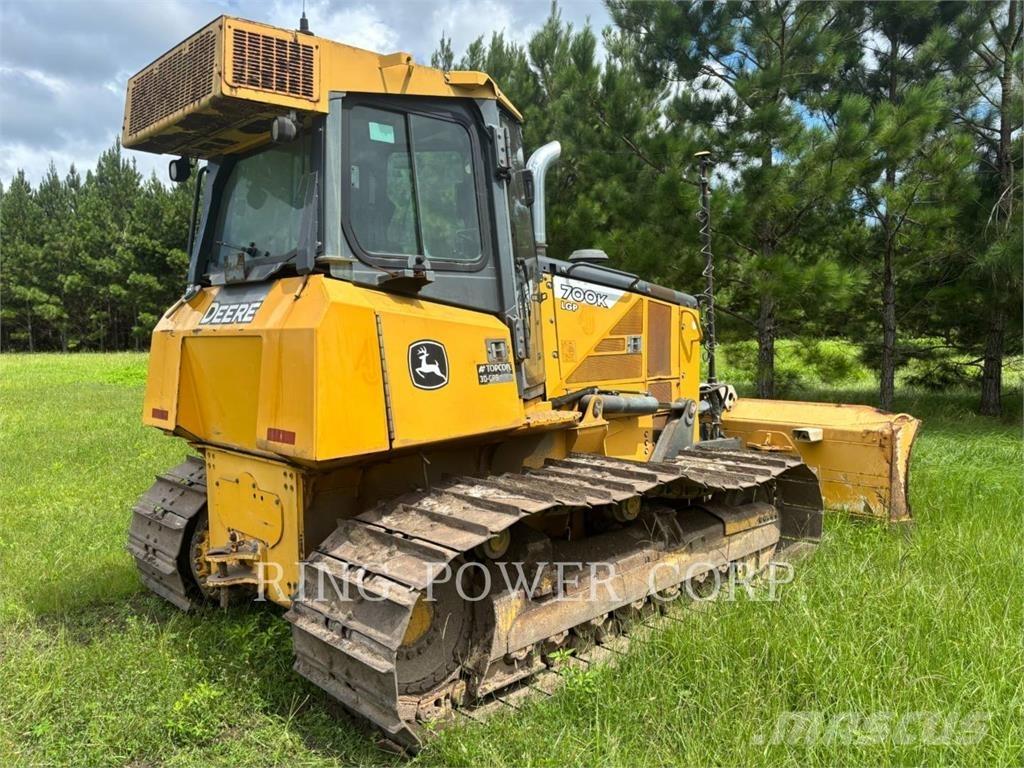 John Deere & CO. 700K Buldooserid