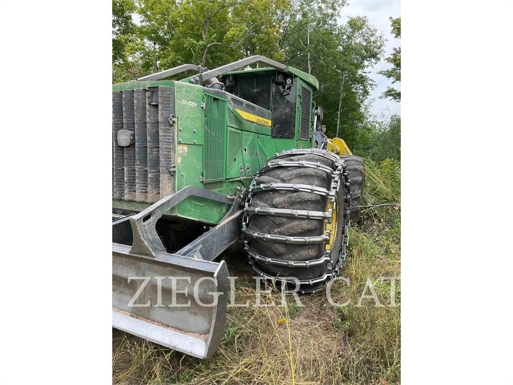 John Deere & CO. 748L Metsatööks kohandatud traktorid
