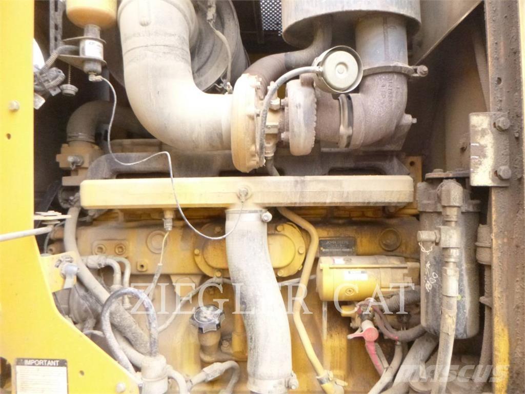 John Deere & CO. 770D Buldooserid