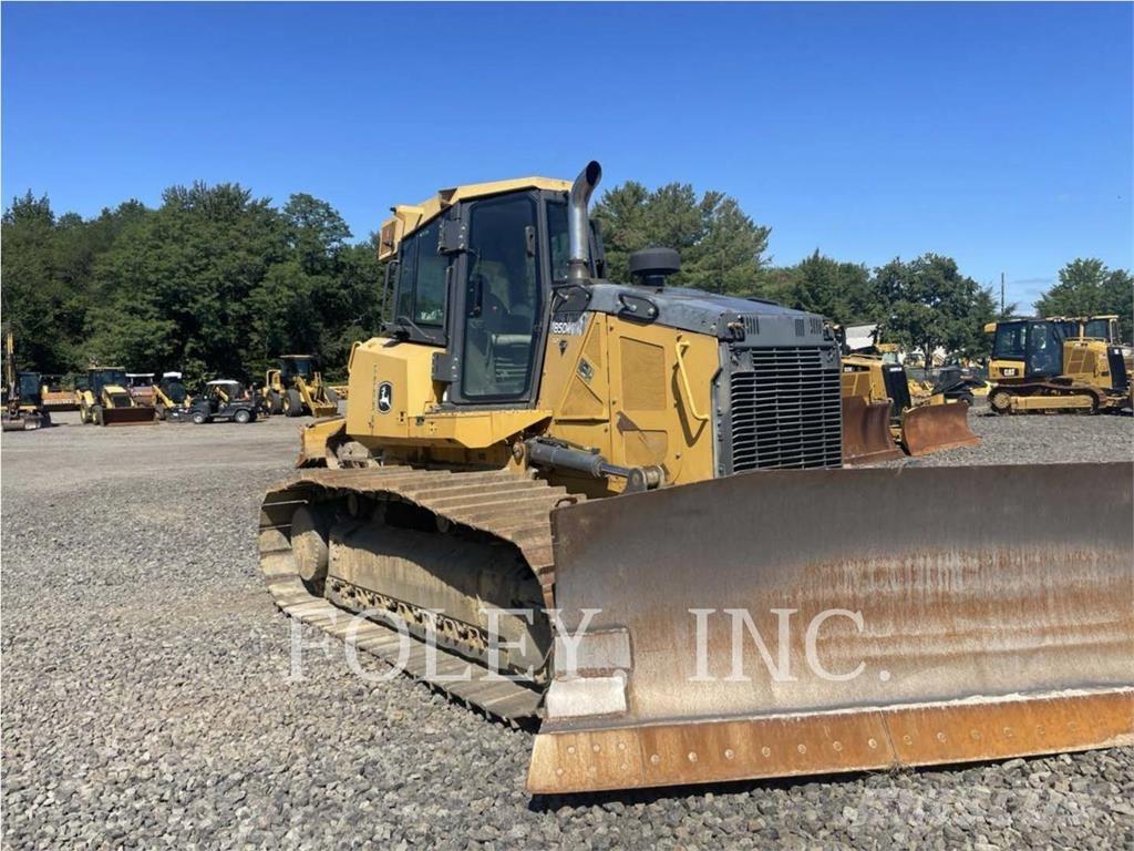 John Deere & CO. 850K Buldooserid