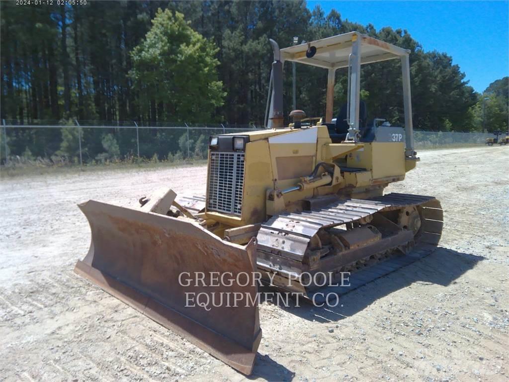 Komatsu D37P-5 Buldooserid
