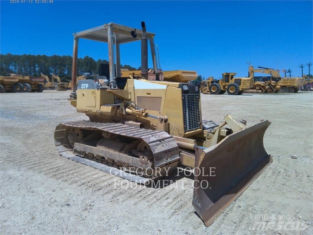 Komatsu D37P-5 Buldooserid