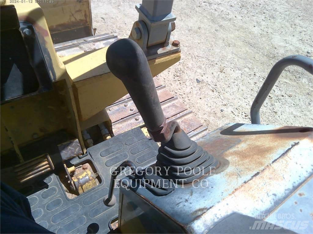 Komatsu D37P-5 Buldooserid
