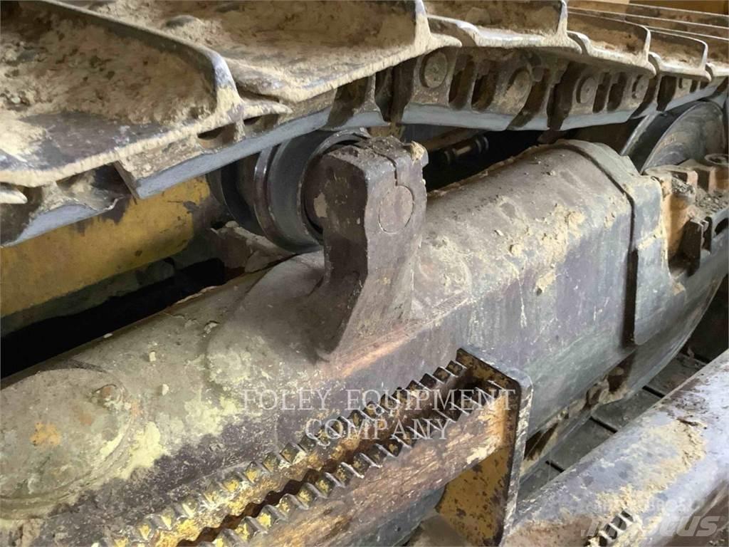 Komatsu D65EX17 Buldooserid