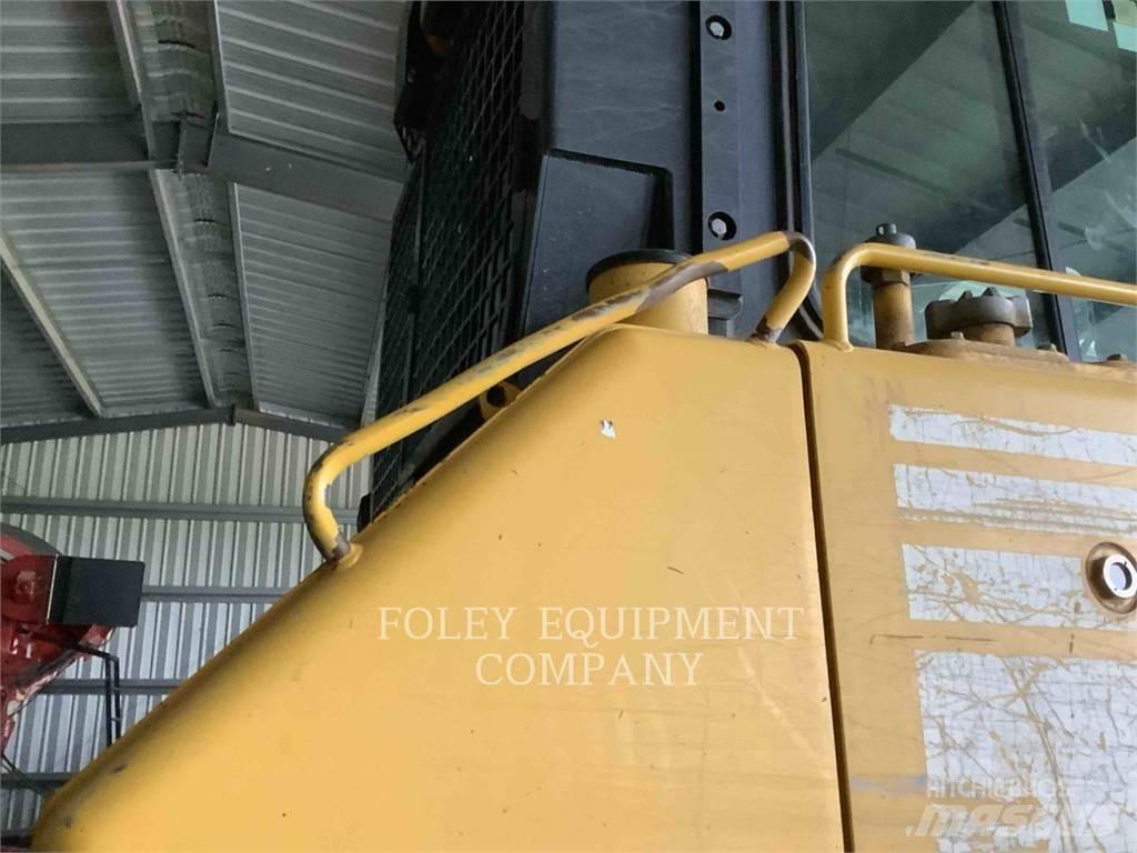 Komatsu D65EX17 Buldooserid