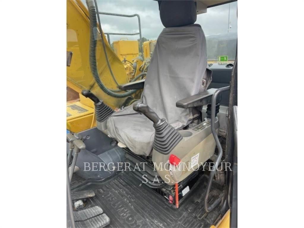 Komatsu HB215 Roomikekskavaatorid
