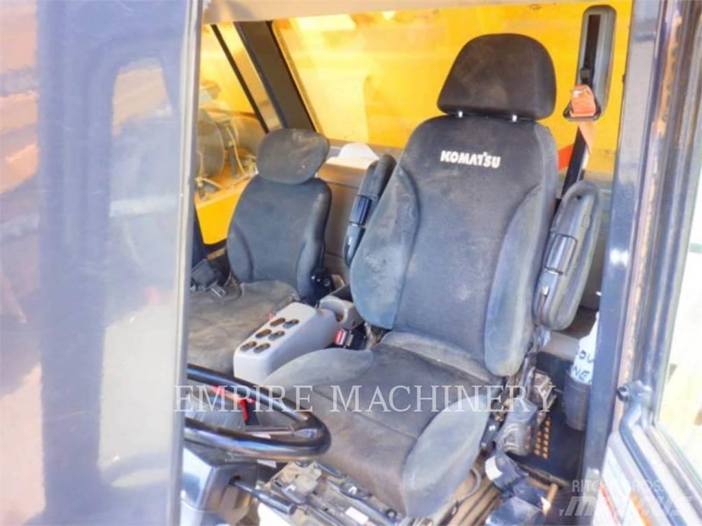 Komatsu HD785-8 Liigendraamiga pinnaseveokid