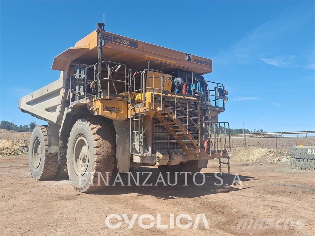 Komatsu HD785-8 Liigendraamiga pinnaseveokid