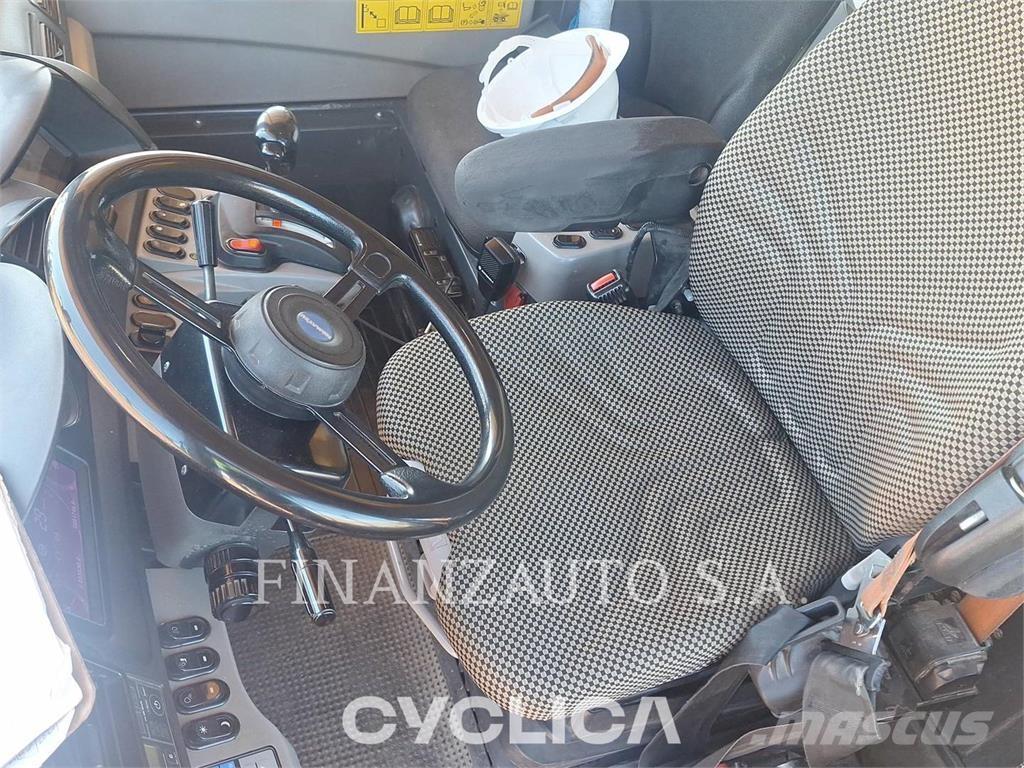 Komatsu HD785-8 Liigendraamiga pinnaseveokid