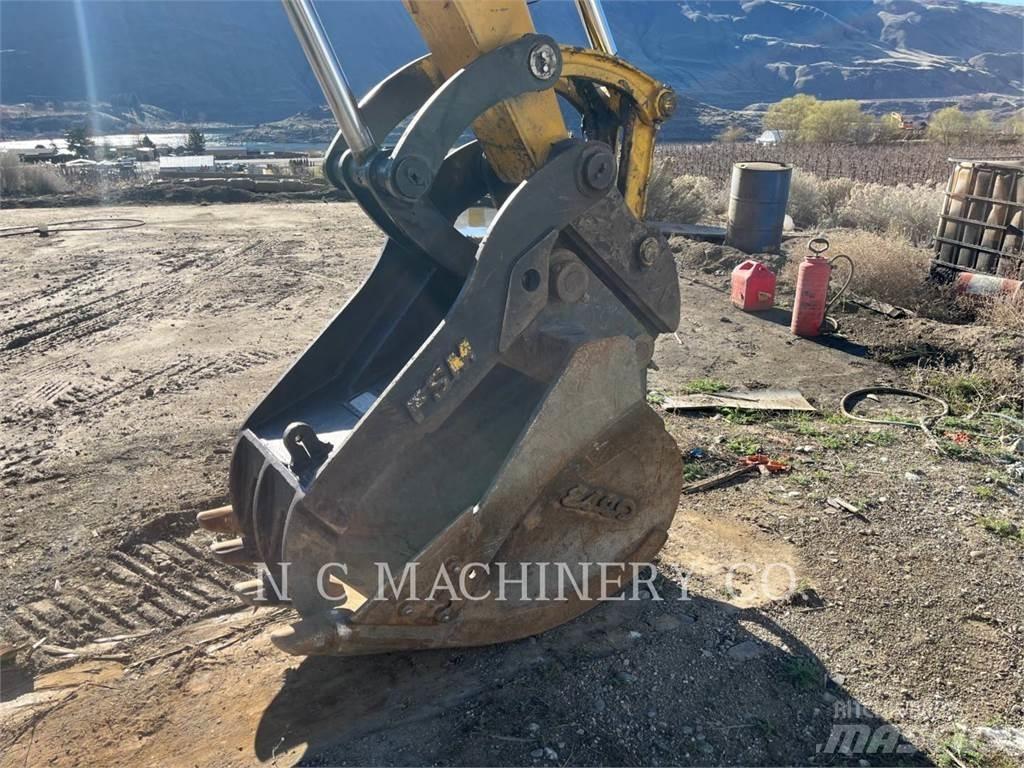 Komatsu PC138USLC Roomikekskavaatorid