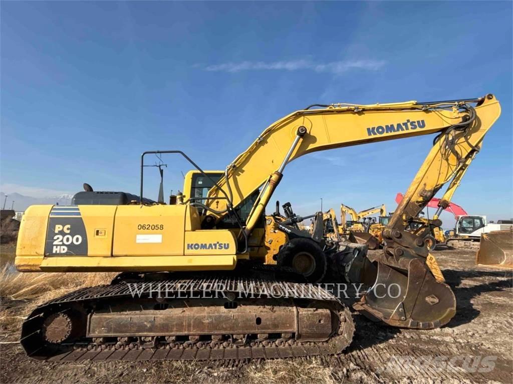 Komatsu PC200-8 Roomikekskavaatorid