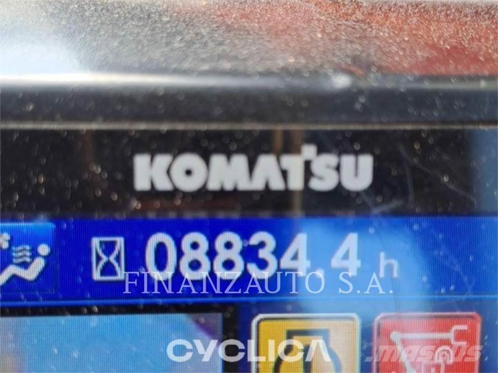 Komatsu PC210 Roomikekskavaatorid