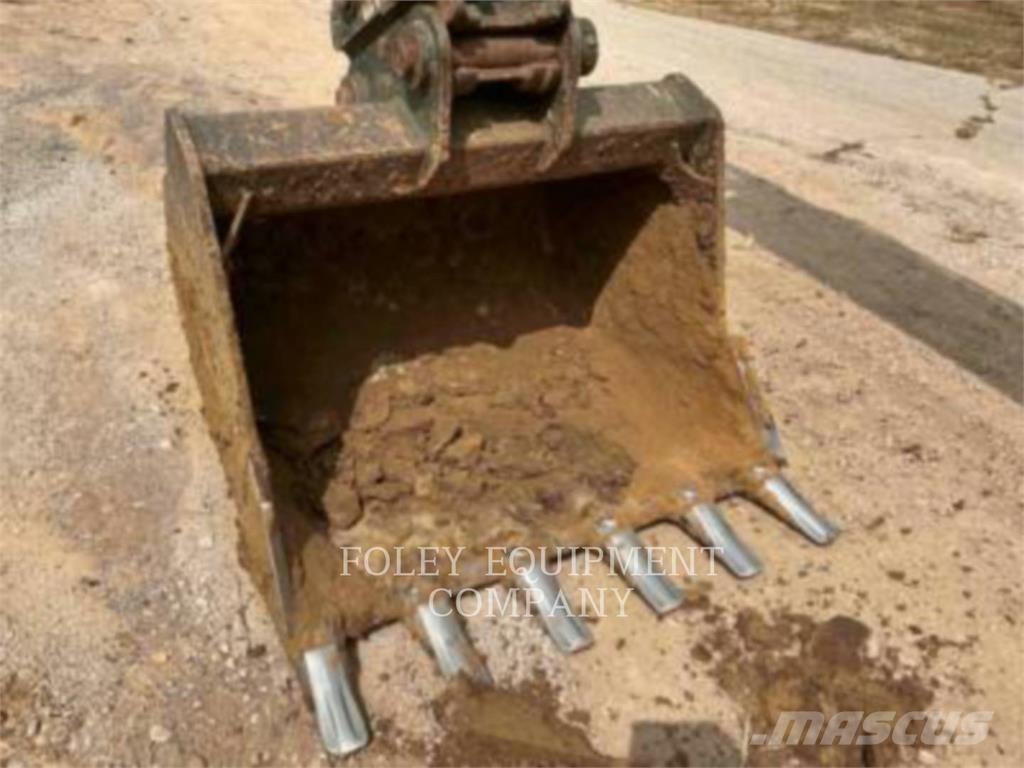 Komatsu PC210LCI11 Roomikekskavaatorid