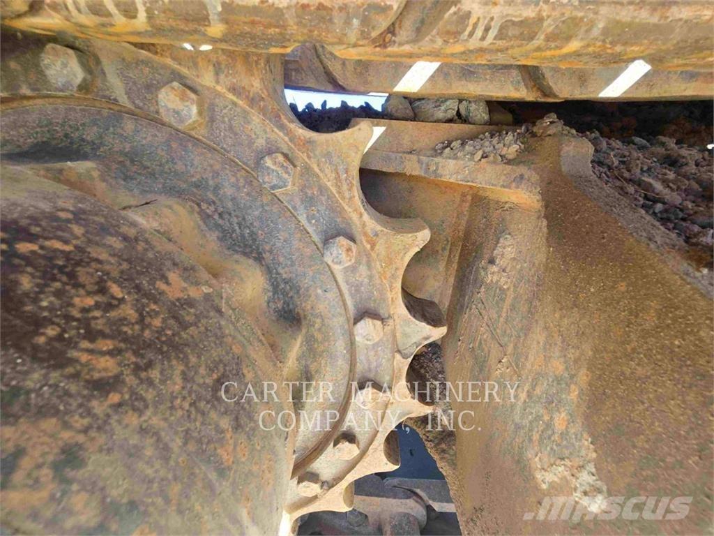 Komatsu PC220LC Roomikekskavaatorid