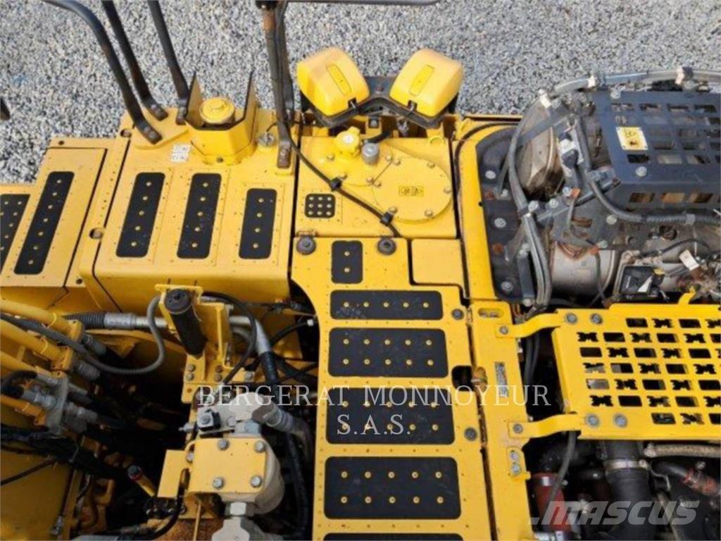 Komatsu PC240LC7 Roomikekskavaatorid