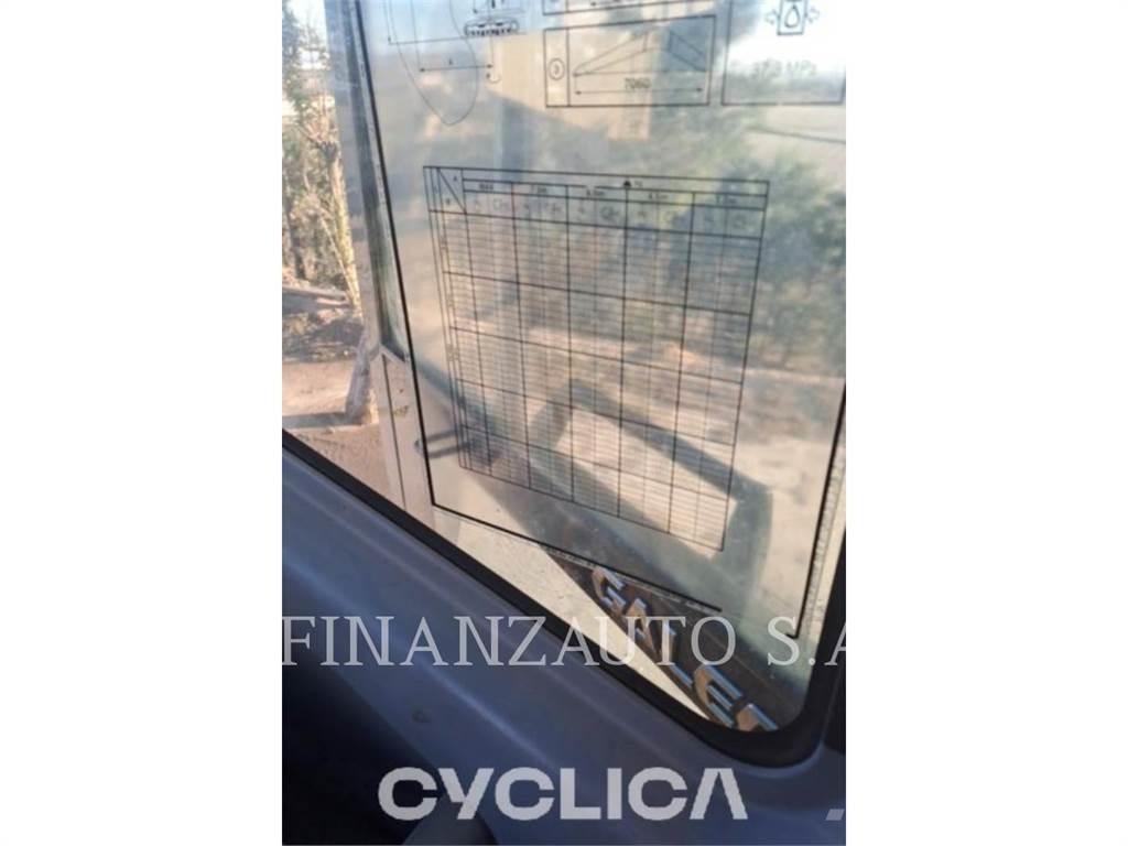 Komatsu PC450 Roomikekskavaatorid