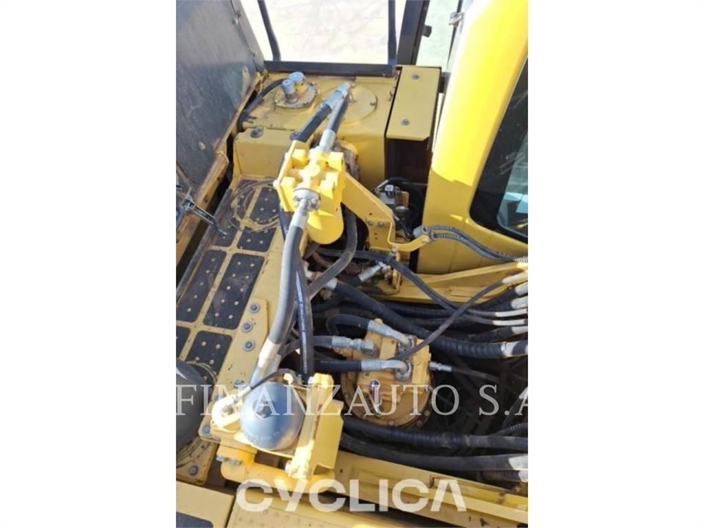 Komatsu PC490 Roomikekskavaatorid