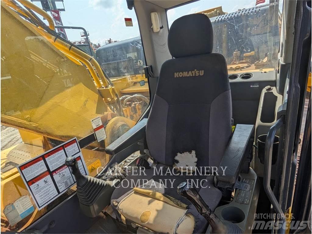 Komatsu PC490 Roomikekskavaatorid