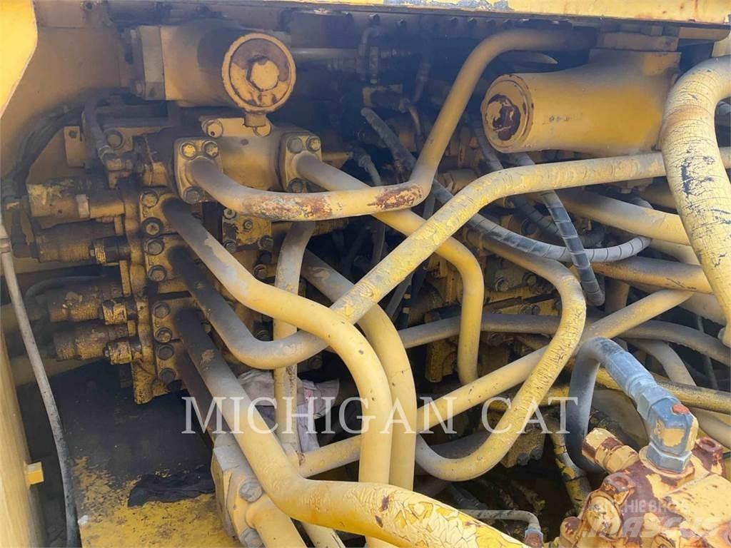 Komatsu PC750LC-6K Roomikekskavaatorid