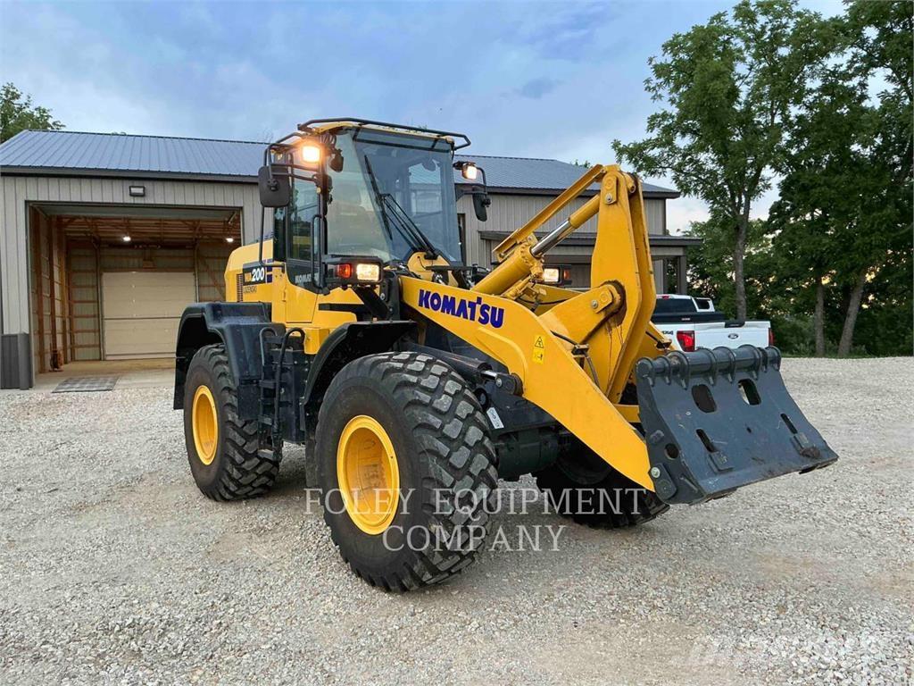 Komatsu WA200-8 Rataslaadurid