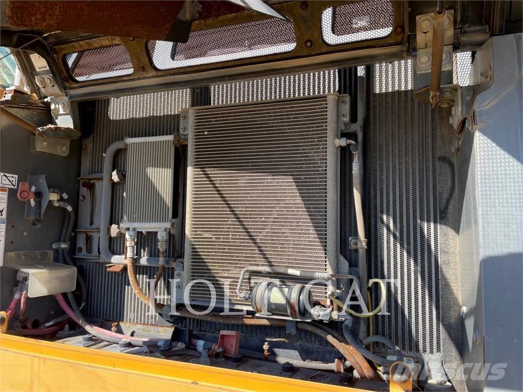 Liebherr R924LC Roomikekskavaatorid