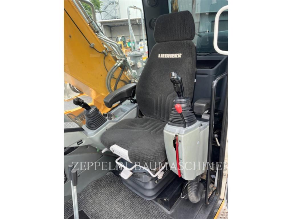 Liebherr R926 Roomikekskavaatorid