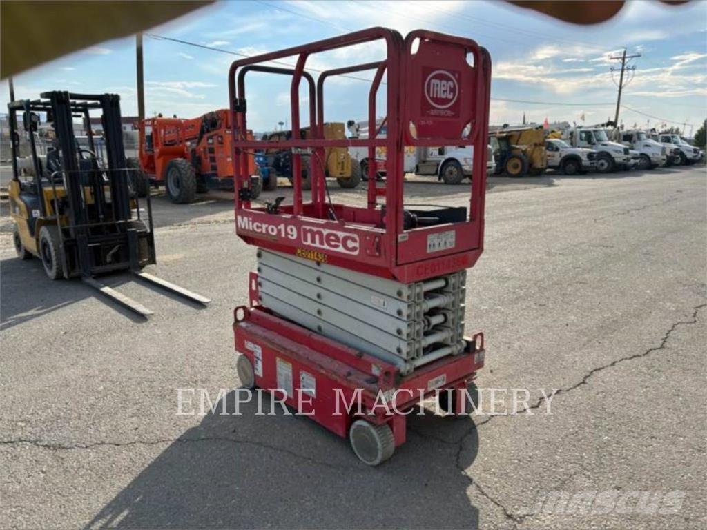 MEC MICRO 19 Iseliikuvad poomtõstukid