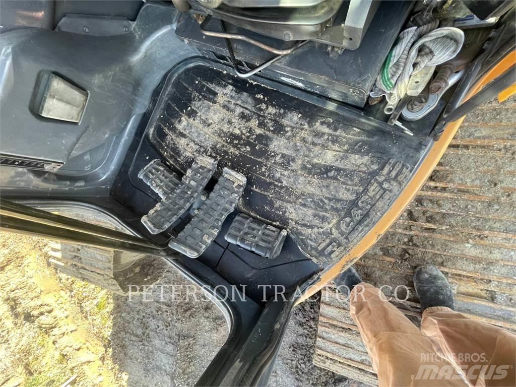 New Holland CX225 Roomikekskavaatorid