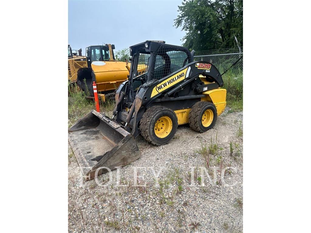 New Holland L228 Kompaktlaadurid