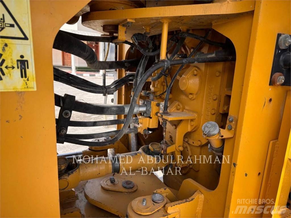 SEM MACHINERY SEM660D Rataslaadurid