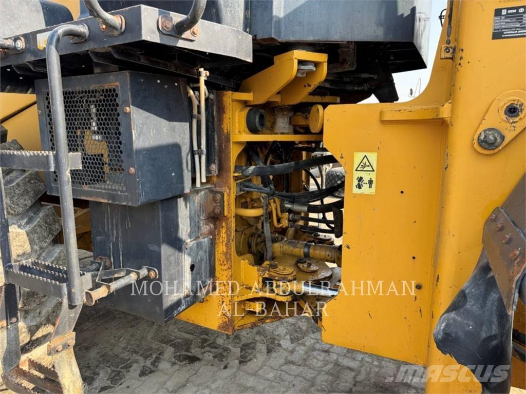 SEM MACHINERY SEM660D Rataslaadurid