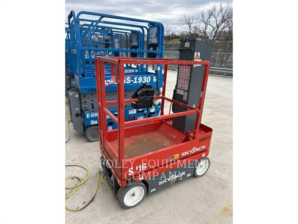 Skyjack (OBSOLETE) SJ16 Käärtõstukid