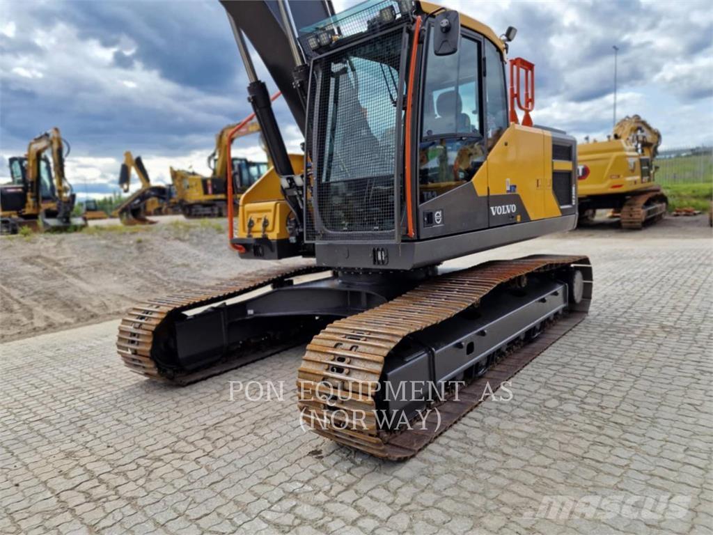 Volvo EC220 Roomikekskavaatorid