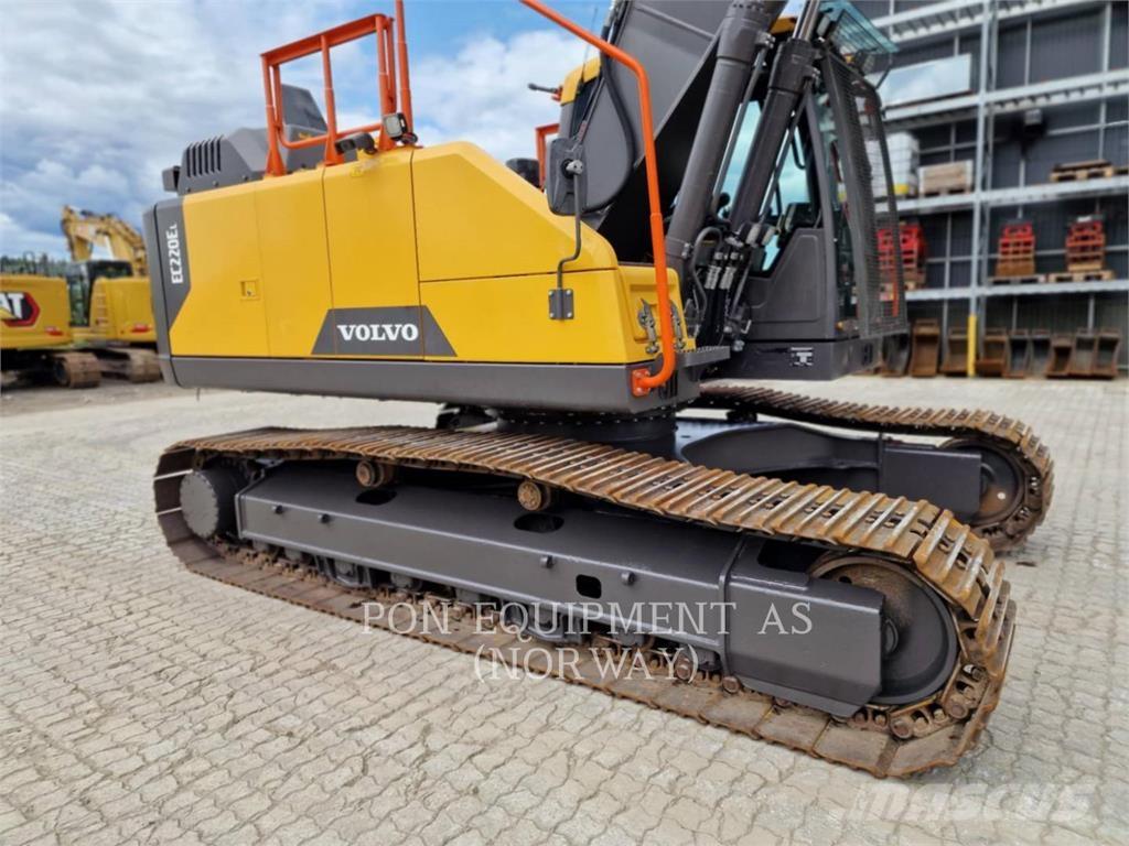 Volvo EC220 Roomikekskavaatorid