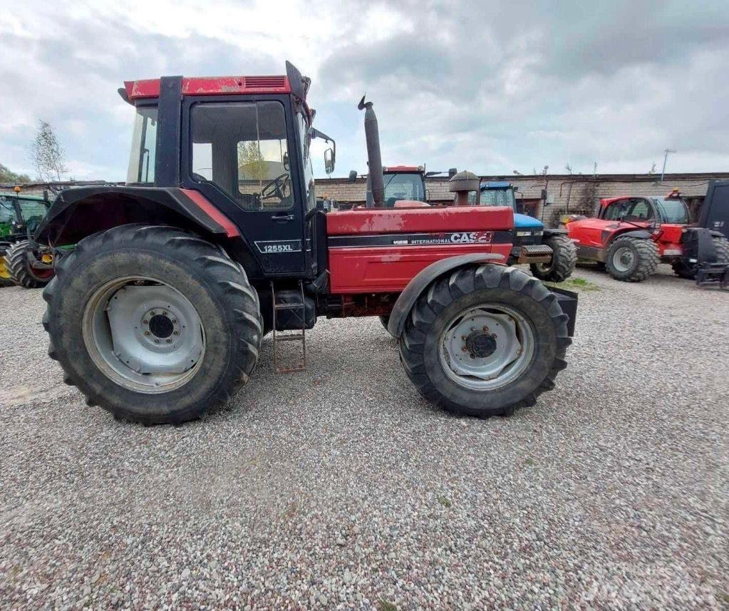 Case IH 1255 XL Traktorid