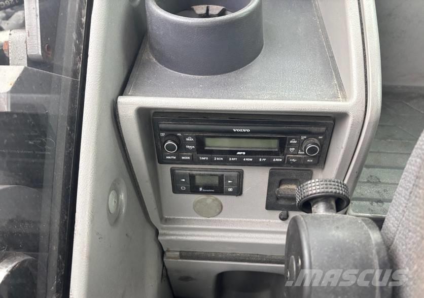 Volvo EC 300 EL Roomikekskavaatorid