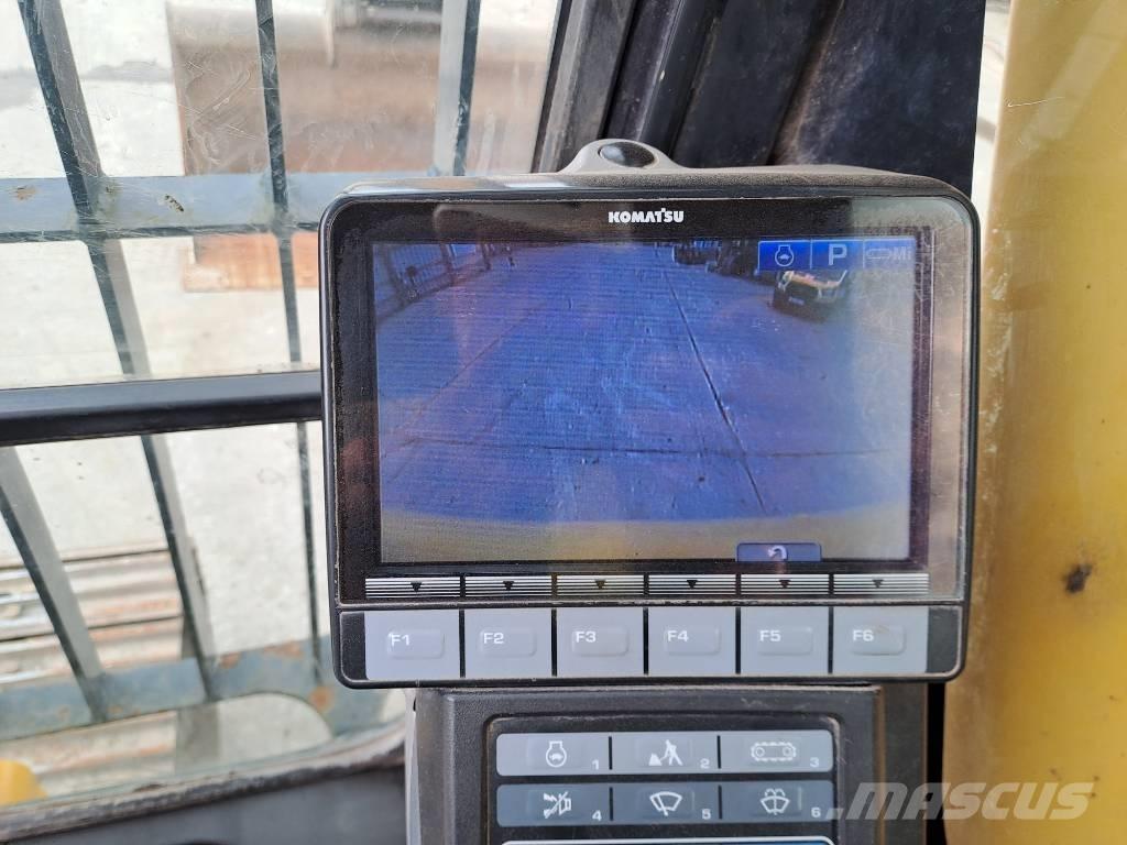 Komatsu HB 215 LC-2 Roomikekskavaatorid