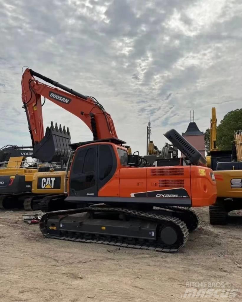 Doosan DX 225 Roomikekskavaatorid