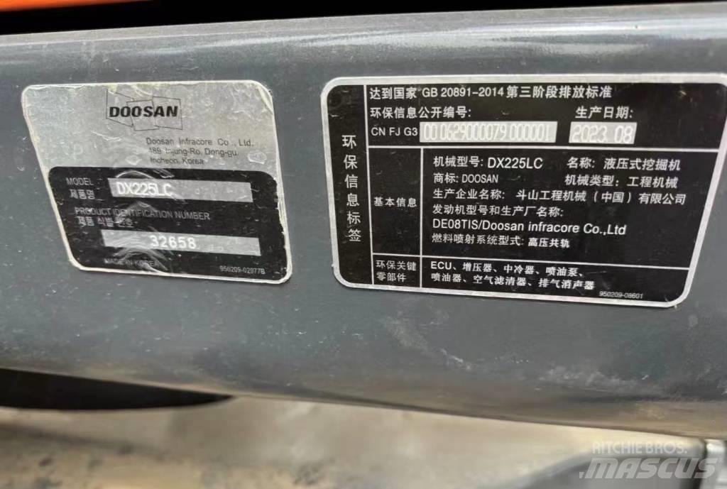 Doosan DX 225 Roomikekskavaatorid