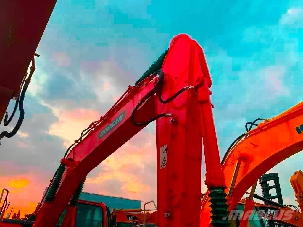 Doosan DX 225 LC Roomikekskavaatorid