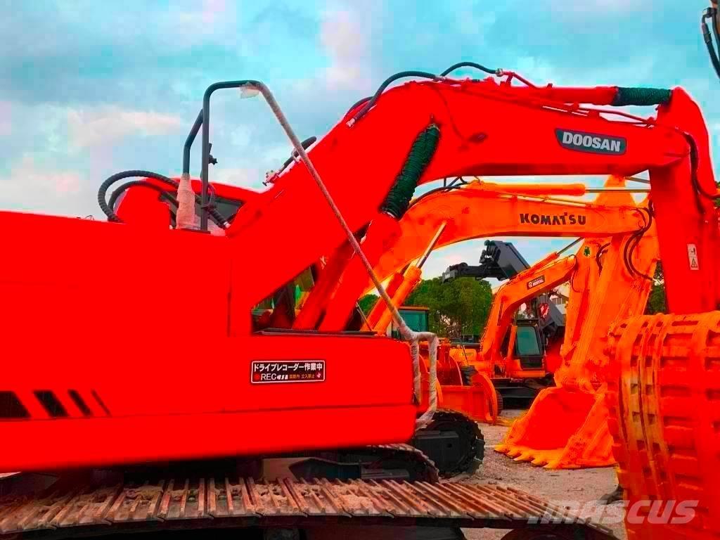 Doosan DX 225 LC Roomikekskavaatorid